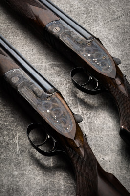 James Woodward & Sons. A pair of 12g over and under guns.